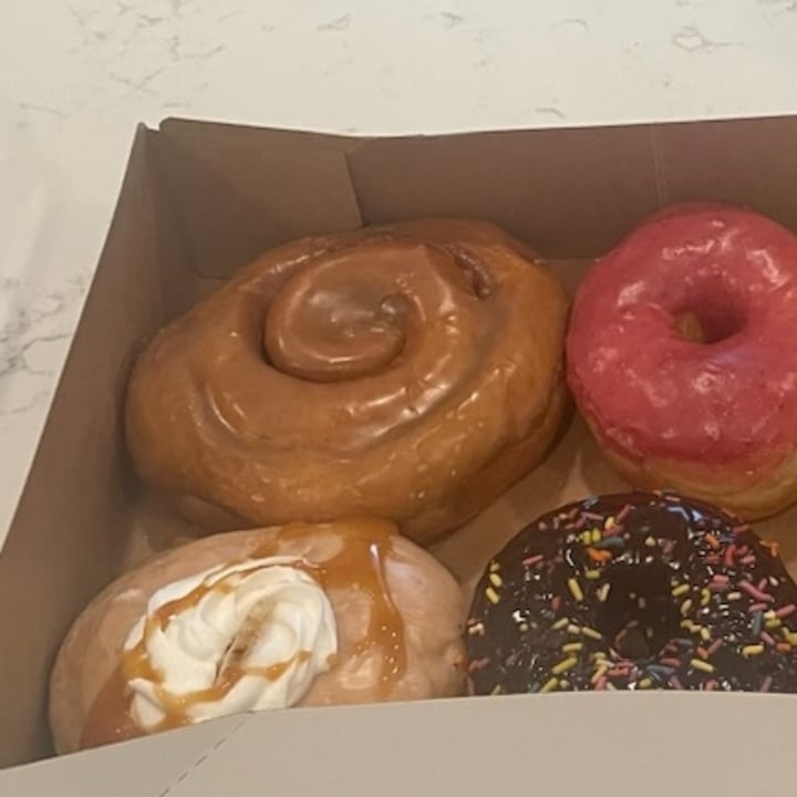 photo of Destination Donuts Cinnamon Roll shared by @edav334 on  06 Jan 2024 - review