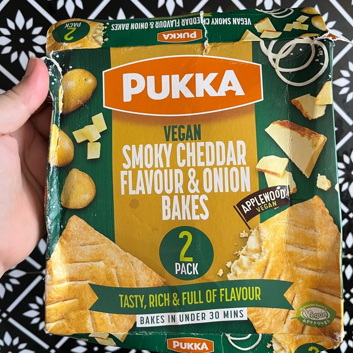photo of Pukka vegan smokey cheddar flavour and onion bakes shared by @marruiz on  26 Dec 2023 - review