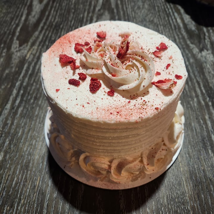 photo of The Pastry Factory, LLC Vegan The Pretty Woman Cake shared by @picklesnickels on  16 Nov 2024 - review