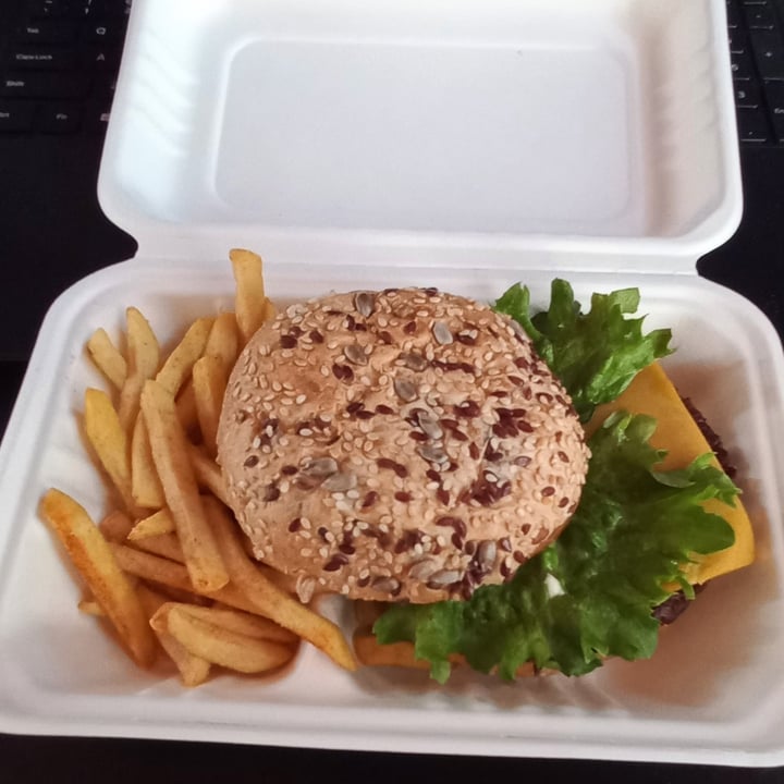 photo of The Fussy Vegan TFV Cheese Burger shared by @ronelle on  04 Jan 2024 - review