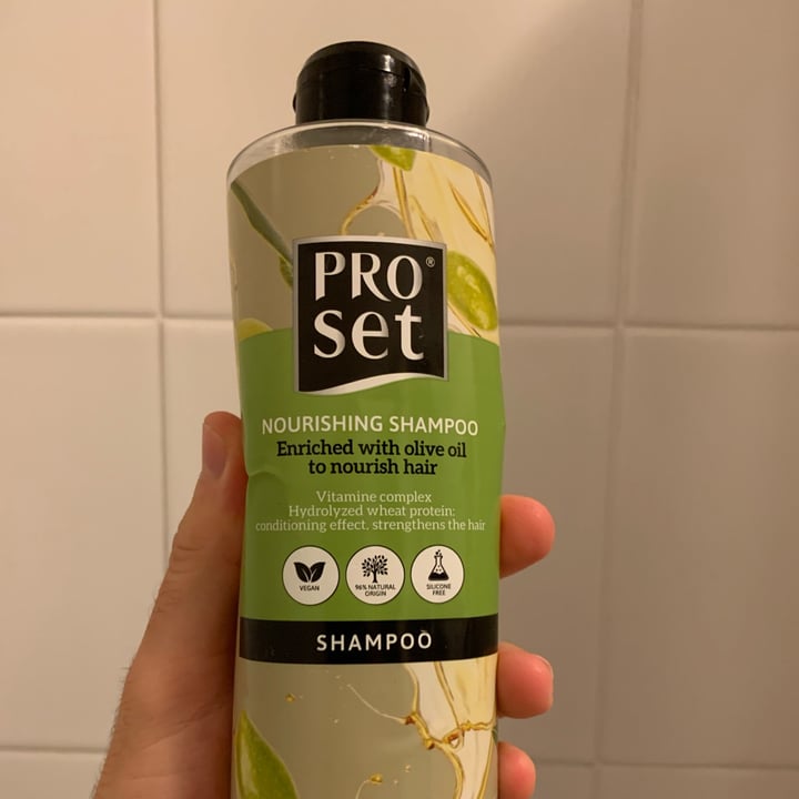 photo of Pro set Nourishing Shampoo shared by @mpappaccogli on  06 Oct 2023 - review