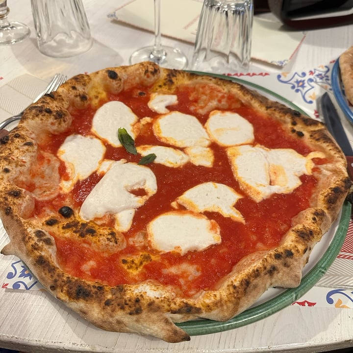 photo of Pizzium - Como Margherita VEGANA shared by @dealeila on  15 Oct 2023 - review