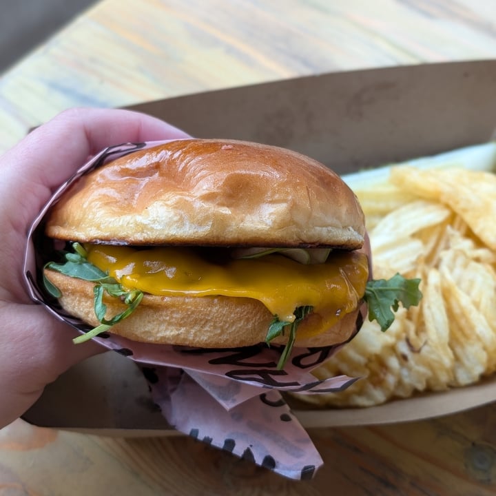 photo of Francis F-F-Fest Burger shared by @iszy on  05 Oct 2025 - review