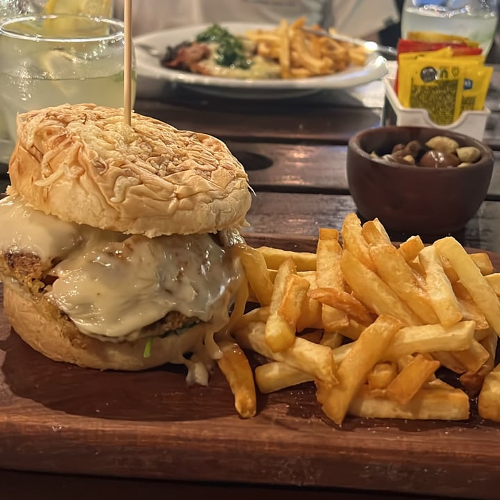 photo of Beerhouse Tandil hamburguesa vegana shared by @aagoss on  19 Feb 2024 - review