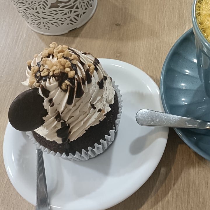 photo of Bohemian Lane Pastelería Vegana Cupcake Cioccolato E Burro Di Arachidi shared by @aribes on  22 Aug 2025 - review