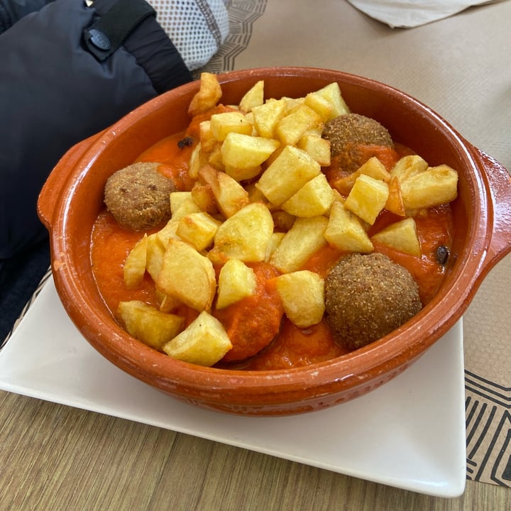 photo of Cañadú Albóndigas de soja con salsa de tomate y patatas fritas shared by @helena12345 on  13 Feb 2024 - review