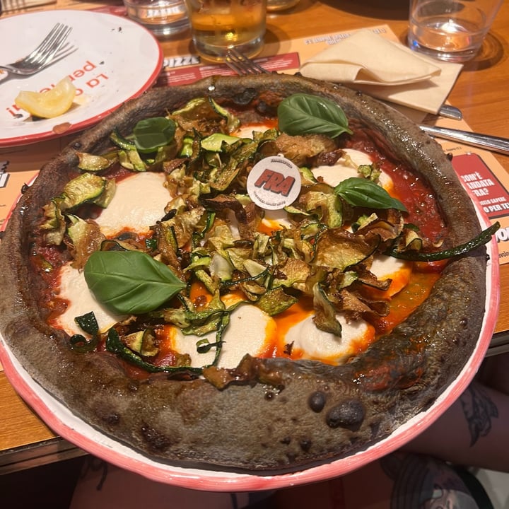 photo of Fra Diavolo Pizzeria - Arese Il Centro Base Margherita Carbone Vegetale Con Zucchine Fritte, Cipolle Caramellate shared by @kellyaifornelly on  10 Oct 2025 - review