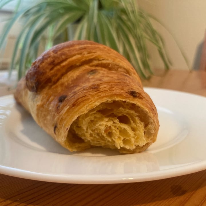 photo of Rohlik vegan croissant shared by @queenelisabeth21 on  30 Sep 2023 - review