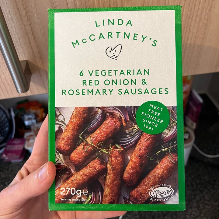 photo of Linda McCartney's 6 Vegetarian Red Onion & Rosemary Sausages shared by @ameriamber on  10 Oct 2023 - review