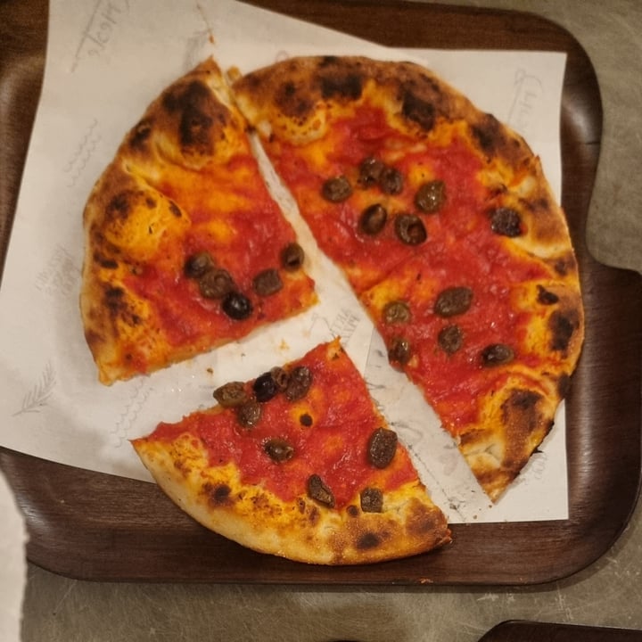 photo of Trieste Pizza Pizza Classica Pomodoro E Olive Taggiasche shared by @katiamarl on  10 Apr 2024 - review