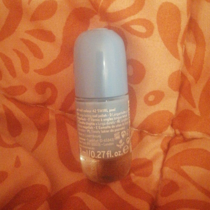 photo of Essence  gel nail colour swirl pool shared by @meryveg on  14 Nov 2023 - review
