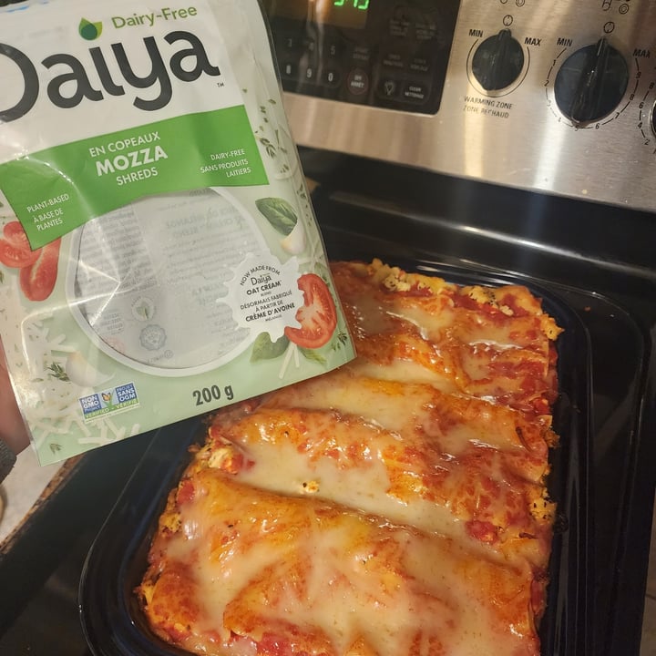 photo of Daiya Mozzarella flavour shreds shared by @veganforregan on  21 Dec 2023 - review