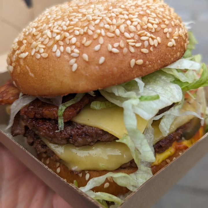 photo of Gburger - Gitanes Burger Americaine Burger shared by @auto-naut on  29 Jan 2024 - review
