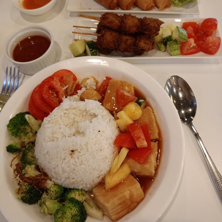 photo of Minf Houze Vegan Cafe Sweet and Sour Tofu Rice shared by @jelson1106 on  29 Jul 2024 - review