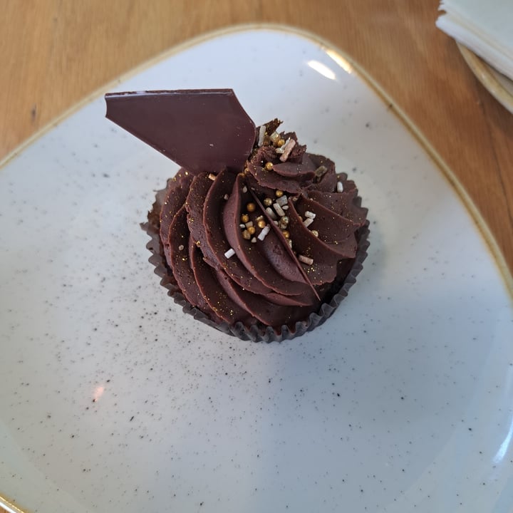 photo of Kaylee's Eatery Chocolate Cupcake shared by @udeshs on  13 May 2024 - review