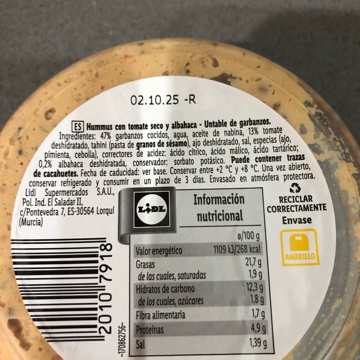 photo of Chef Select Hummus Tomate y Albahaca shared by @loula on  05 Oct 2025 - review