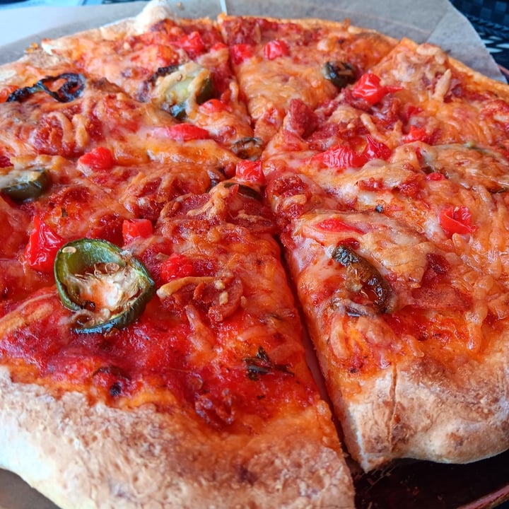 photo of Pig Minds Brewing Co. pepperoni pepper drop pizza shared by @ninetypercent on  04 Jul 2024 - review