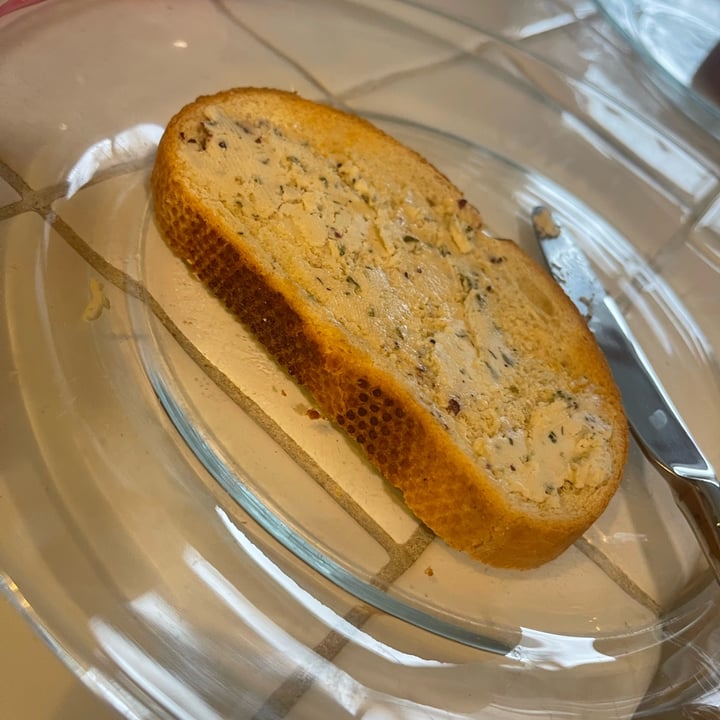 photo of Spread Em meadow herb & garlic cheese alternative shared by @ravenmychelle on  27 Jan 2024 - review