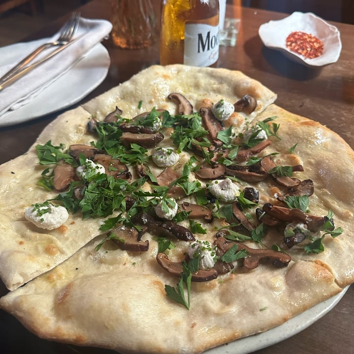 photo of El Mundo Restaurante Pizza De Masa Fina Con Ricotta De Anacardos Fermentados shared by @nancy on  17 Oct 2025 - review