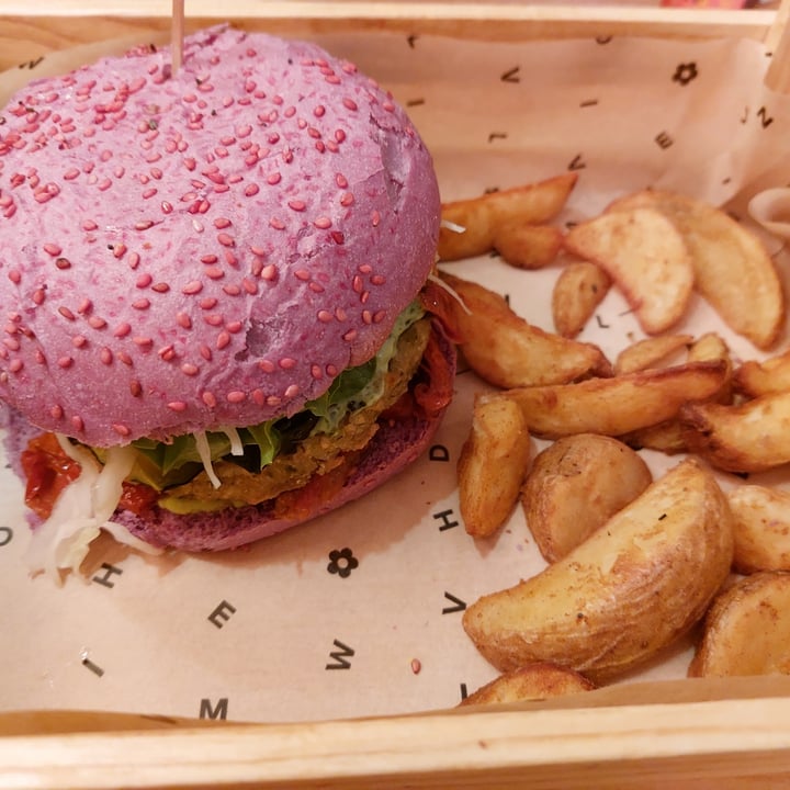photo of Flower Burger Flower Burger shared by @ise93 on  25 Apr 2024 - review