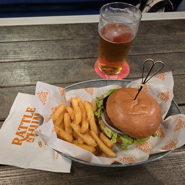photo of Rattle n Hum Cairns flame grilled vegan burger shared by @hungry_rabbit on  21 Apr 2025 - review