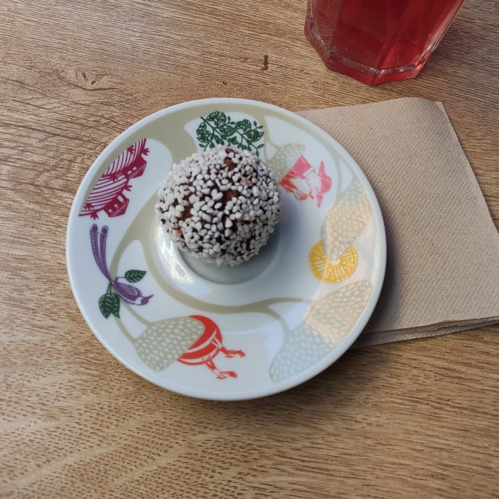 photo of Café FIKA Chokladbollar shared by @tastyveg on  26 Dec 2023 - review