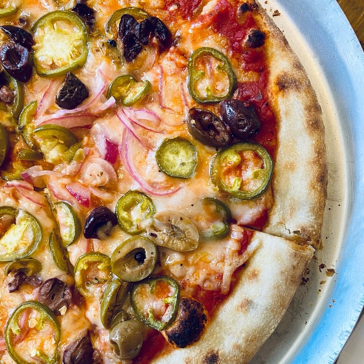 photo of The Famous Vegan Pizza Jalapeño, Red Onion & Olives shared by @vikas on  03 Sep 2025 - review