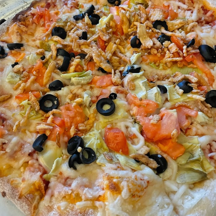 photo of Daytona Pizza & Wing Co. Treehugger Pizza shared by @tofutrey on  25 Jul 2025 - review