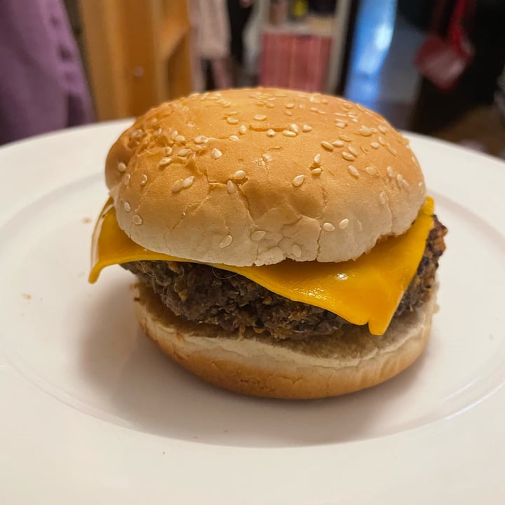 photo of Violife Fette per burger shared by @emmapecci on  09 Jul 2024 - review