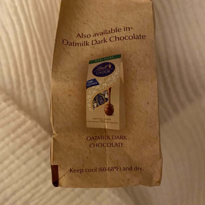 photo of Lindt Lindor Oatmilk Chocolate Truffles shared by @millito on  09 Nov 2024 - review