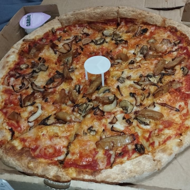 photo of Papa John's Pizza Vegan BBQ Chicken pizza shared by @sunmoony on  07 Feb 2024 - review