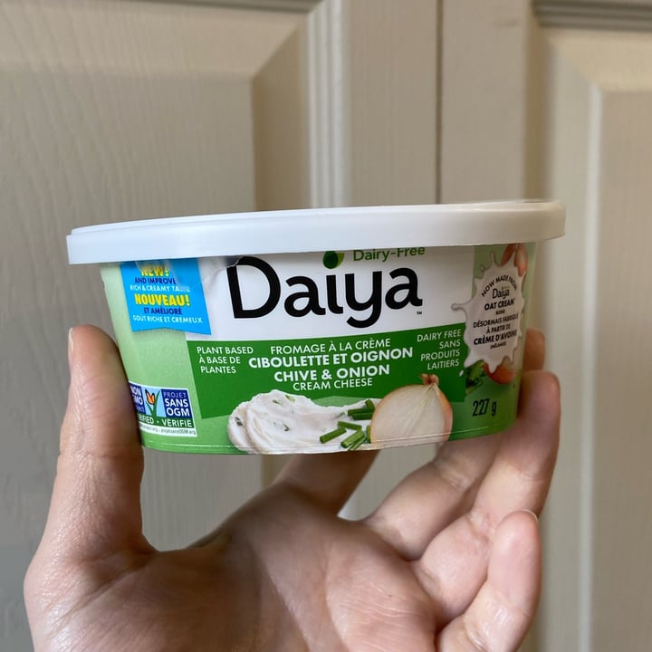 photo of Daiya Chive and Onion cream cheeze shared by @veggie-meg on  16 Feb 2025 - review