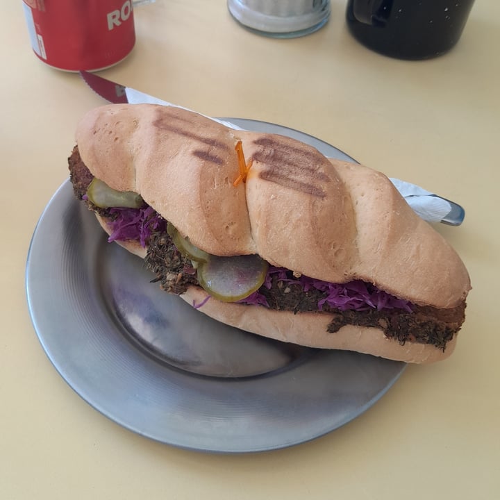photo of Doira copetín al paso Sanguche De Pastrón shared by @candemagali on  10 Jan 2024 - review