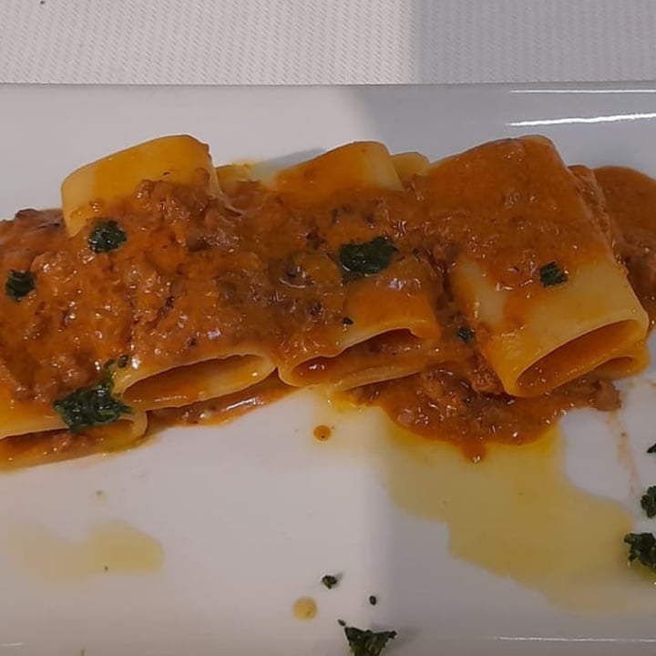 photo of Pesto di Pistacchio Paccheri alla carcerata con salsa al brandy e Beyond salsiccia shared by @adeco on  06 Sep 2025 - review