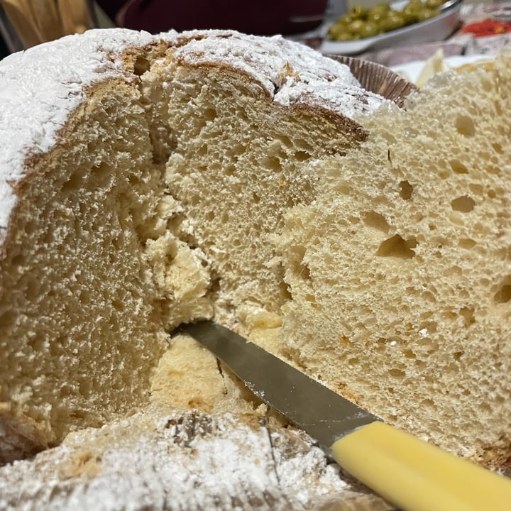 photo of MilanoVeg pandoro vegan shared by @nebbia on  02 Feb 2024 - review