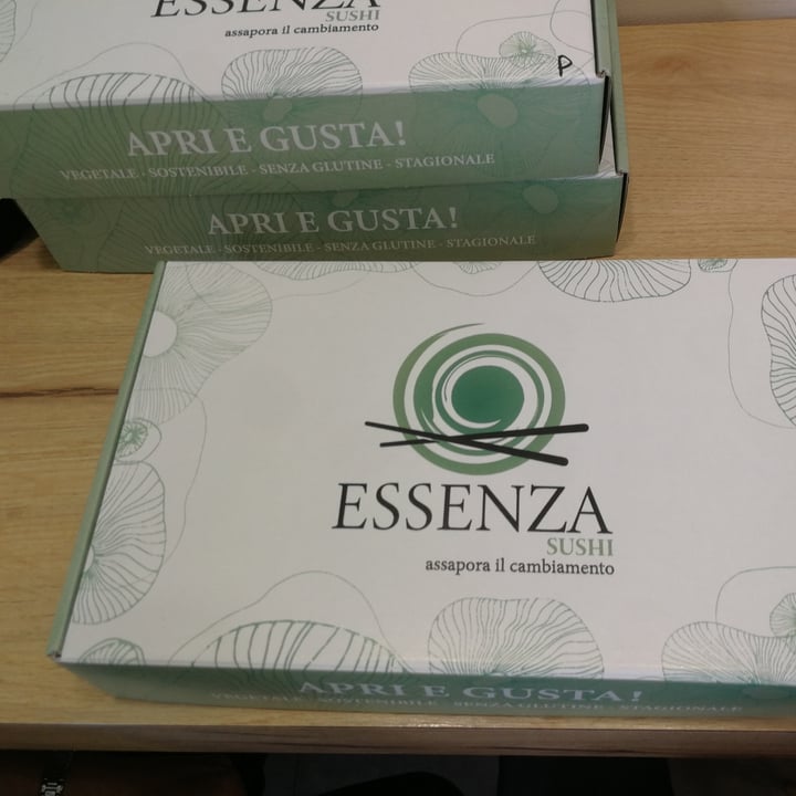 photo of EssenzaSushi Box Medium Tasty 16 pezzi shared by @markmv75 on  05 May 2024 - review