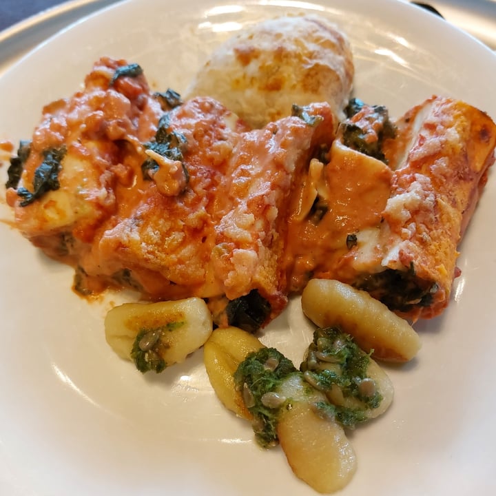 photo of tibits Oerlikon cannelloni con spinaci shared by @cloudyaquilegia on  07 Jul 2024 - review