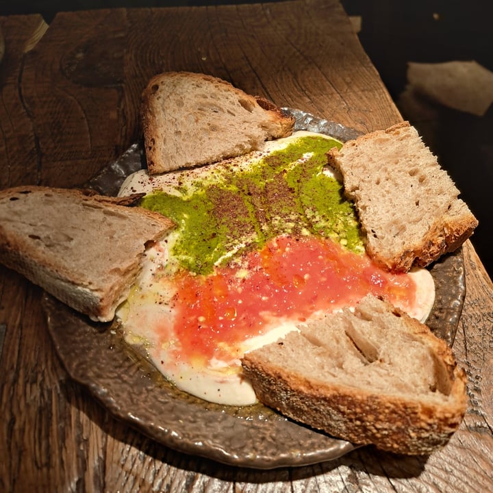 photo of Honest Greens Fuencarral Hummus Plate shared by @maryquitecontrary on  30 Sep 2024 - review