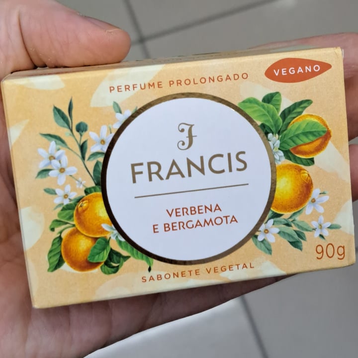 photo of Francis sabonete vegetal - verbena e bergamota shared by @aranvegan on  19 Apr 2024 - review