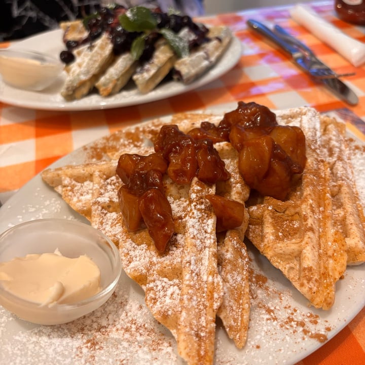 photo of News Cafe Apple Cinnamon Waffle shared by @rivegan12 on  22 Mar 2025 - review