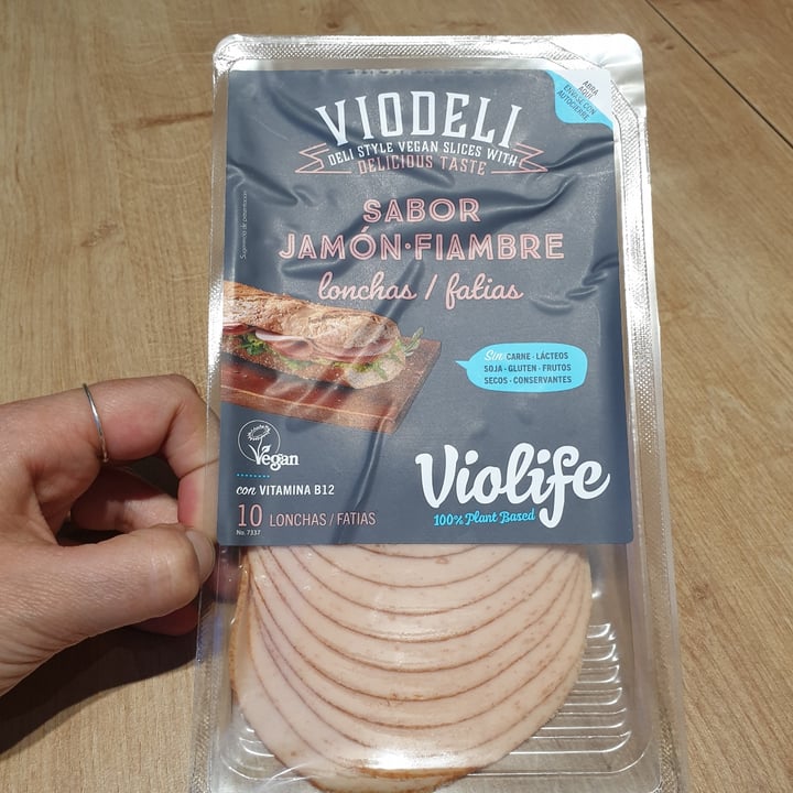 photo of Violife Viodeli fiambre sabor jamón shared by @melanyminichino99 on  18 Feb 2024 - review