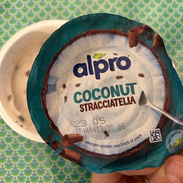 photo of Alpro yogurt coconut stracciatella shared by @parentesigraffa on  06 May 2025 - review