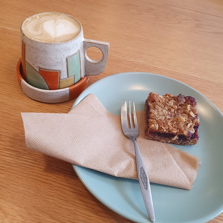 photo of Paper Stories Blueberry Oat Bar shared by @gembean on  11 Oct 2023 - review