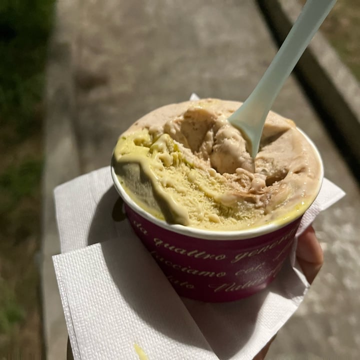 photo of Gelateria Cesare Cono Pistacchio E Nocciola Vegan shared by @laraaleo on  14 Sep 2024 - review