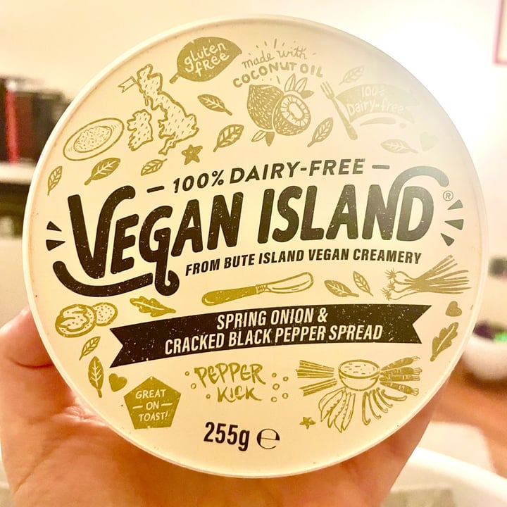 photo of Vegan island Dairy Free Spread With Spring Onion shared by @greta08 on  13 Sep 2023 - review