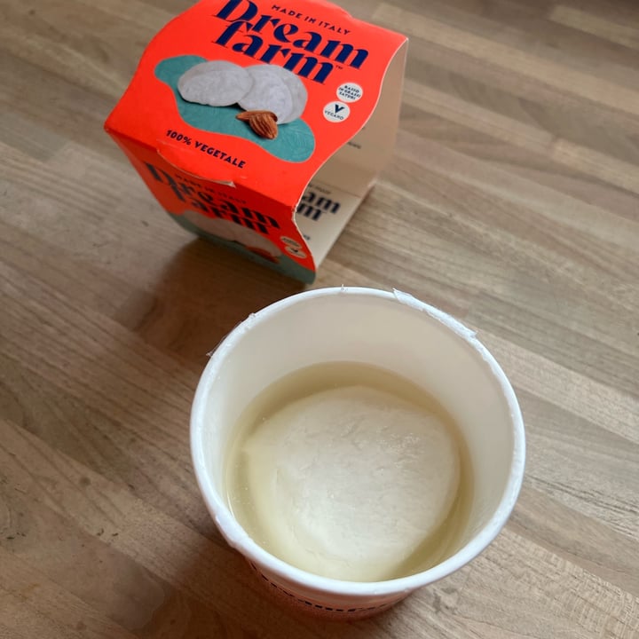 photo of Dream Farm Alternativa vegetale alla mozzarella shared by @alessiof91 on  27 Dec 2023 - review