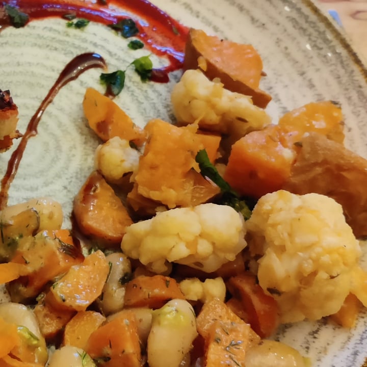 photo of Goji Cafe Vegetarian Cafe & Deli Cauliflower, Broccoli Steam and Sweet Potato With Ginger Miso Dressing shared by @michelanice on  10 Dec 2023 - review