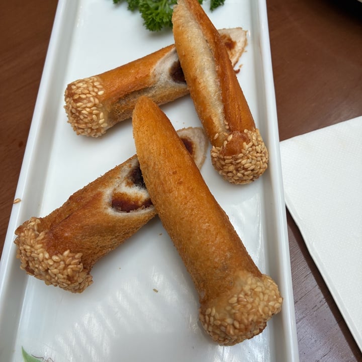 photo of Tofu Vegan Charlotte Street Sesame rolls shared by @lamaryvegana on  07 Oct 2025 - review
