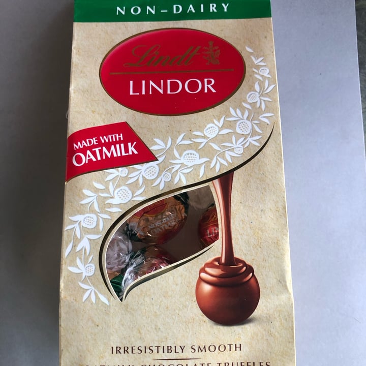 photo of Lindt Lindor Oatmilk Chocolate Truffles shared by @slwasu57 on  06 Nov 2023 - review