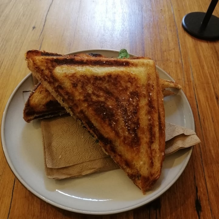 photo of UNION KIOSK Roast Veg Chicken Spinach and Yay Feta Jaffle shared by @danisdragon on  01 Oct 2023 - review